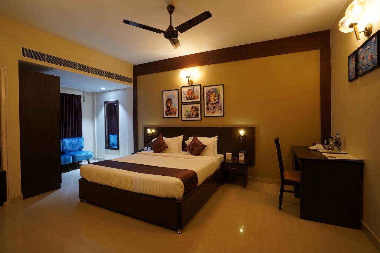 Neyyar Residency Hotel Neyyattinkara Exterior photo