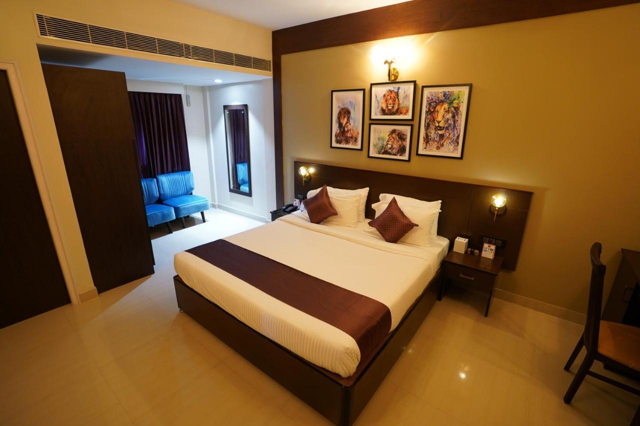 Neyyar Residency Hotel Neyyattinkara Exterior photo