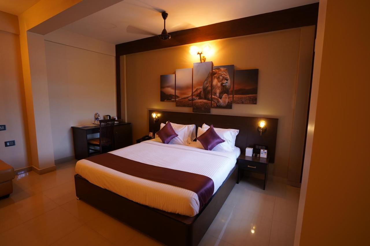 Neyyar Residency Hotel Neyyattinkara Exterior photo